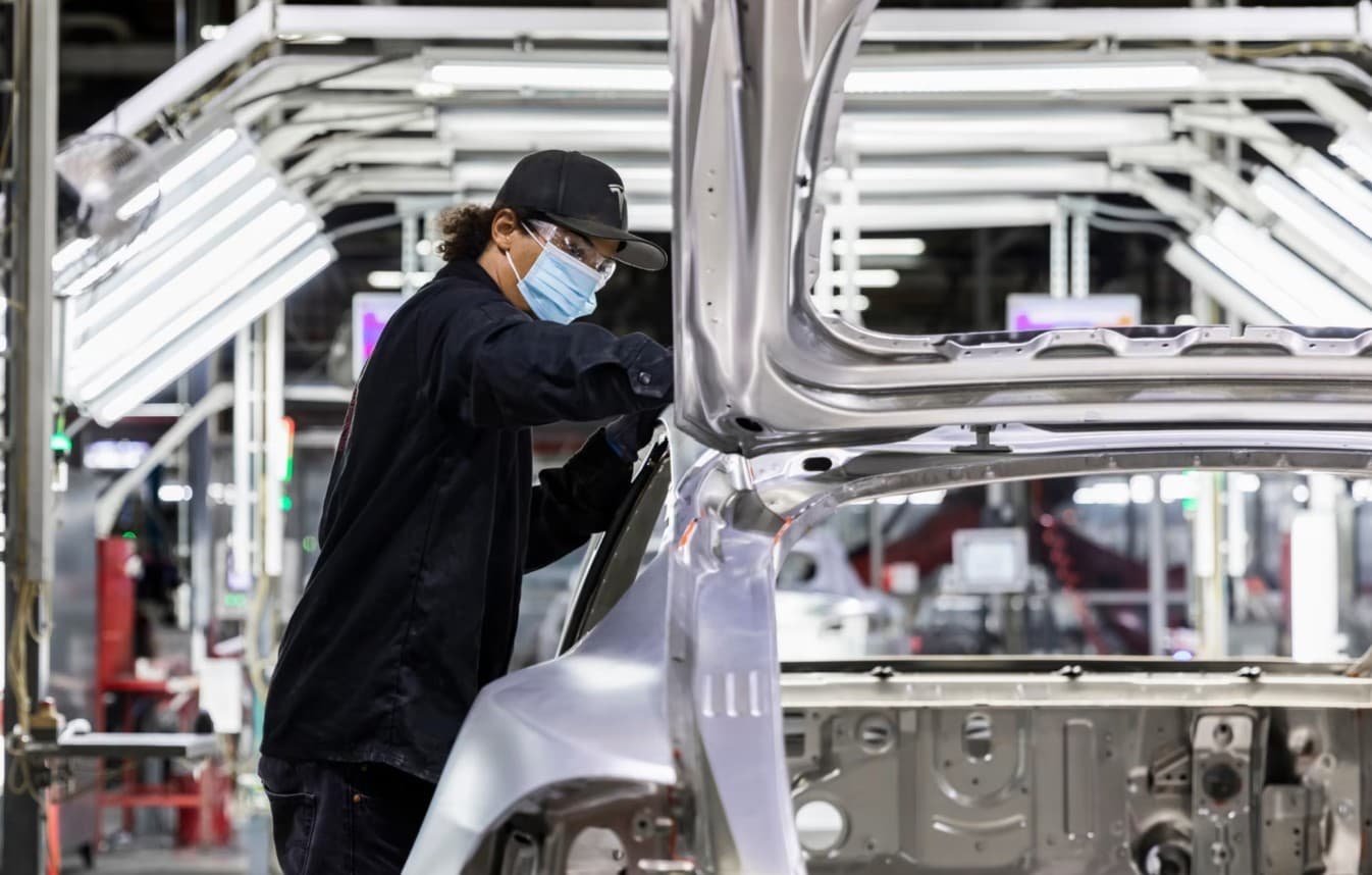 Revenirea spectaculoasă a Tesla aduce schimbări în gigafabrica din Germania. Crește ritmul de producție până aproape de nivelul maxim și vin noi angajați