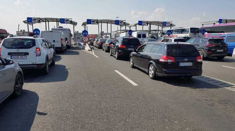 Trafic în creștere la punctele de trecere a frontierei. Recomandările poliției pentru cei care pleacă în vacanța de vară