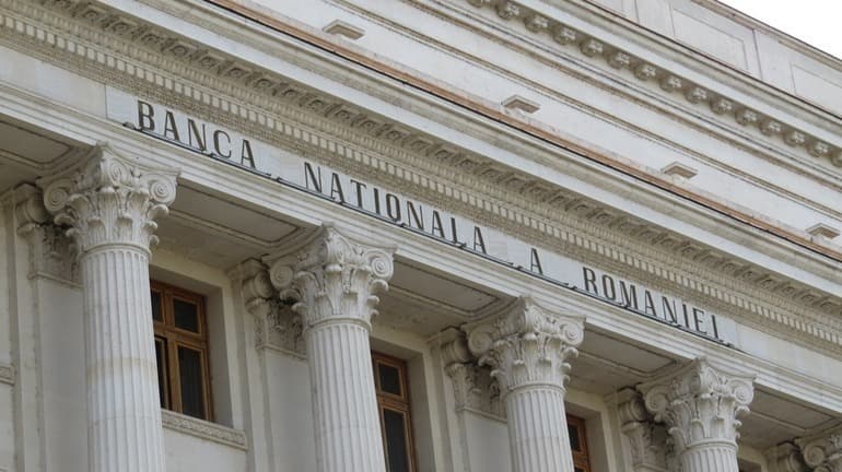Excedentul de lichiditate a crescut înaintea deprecierii leului GRAFIC