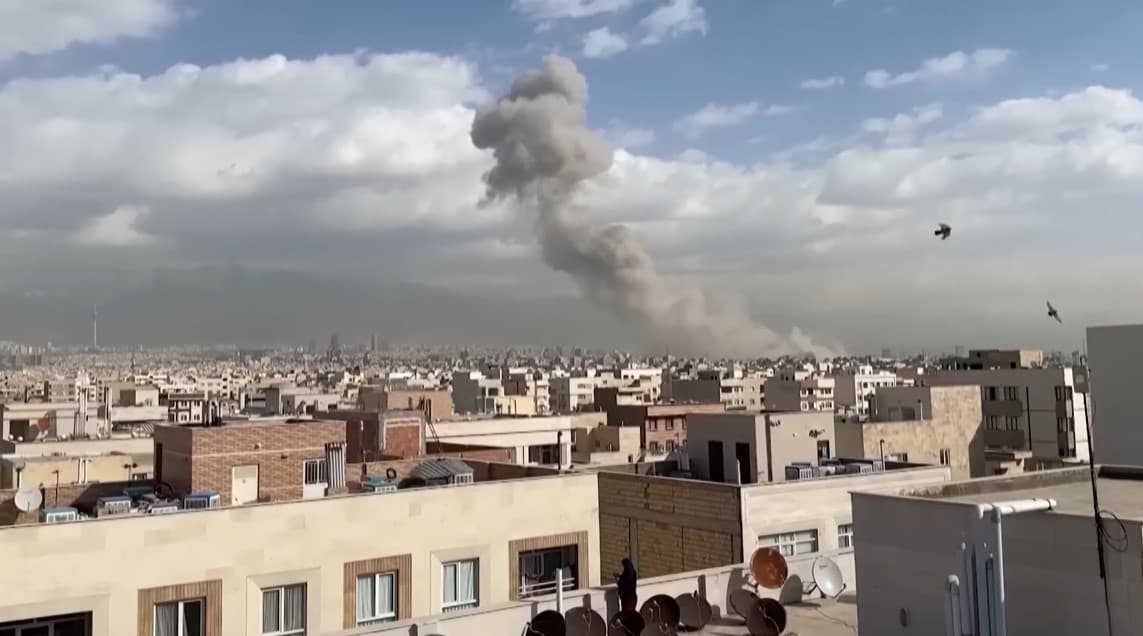 Schimburi de focuri SUA - Iran în strâmtoarea Ormuz. Teheranul susține că a atacat baze americane din regiune