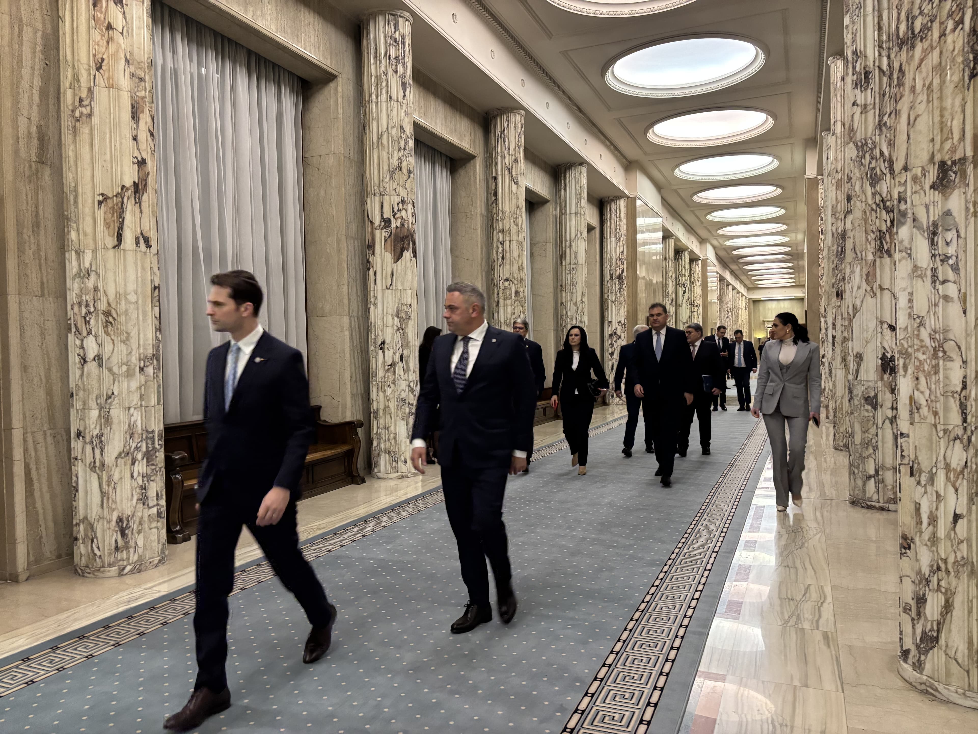ULTIMA ORĂ OFICIAL Noi salarii pentru guvernanți. Premierul va fi plătit ca șefii Parlamentului LISTA