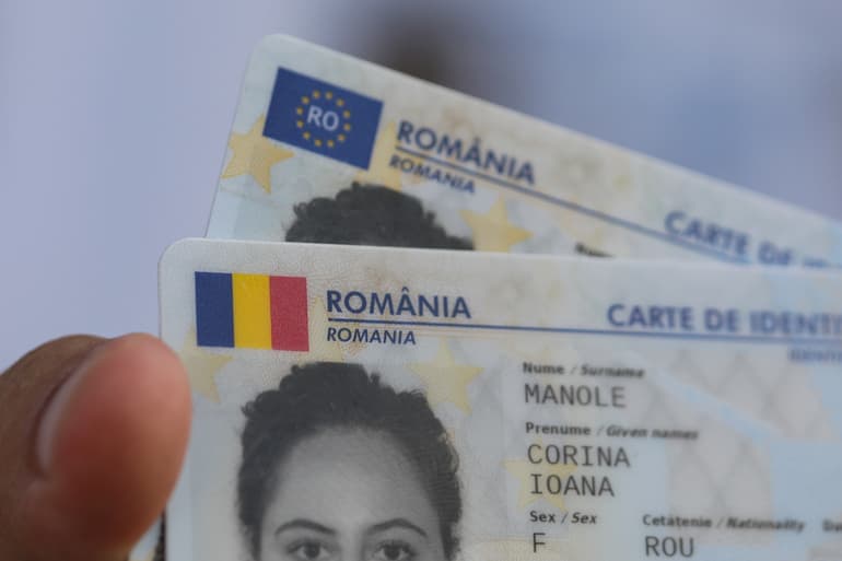 ”Vrei să îți faci buletin electronic, dar nu ai timp? Venim noi la tine!” - dacă ești parlamentar. Ministerul de Interne se duce la Parlament să le facă buletine aleșilor și angajaților