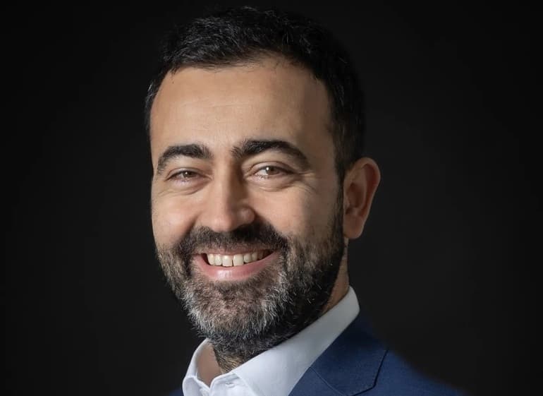 Opinii: România globală, cauza și creșterea unei generații în crize