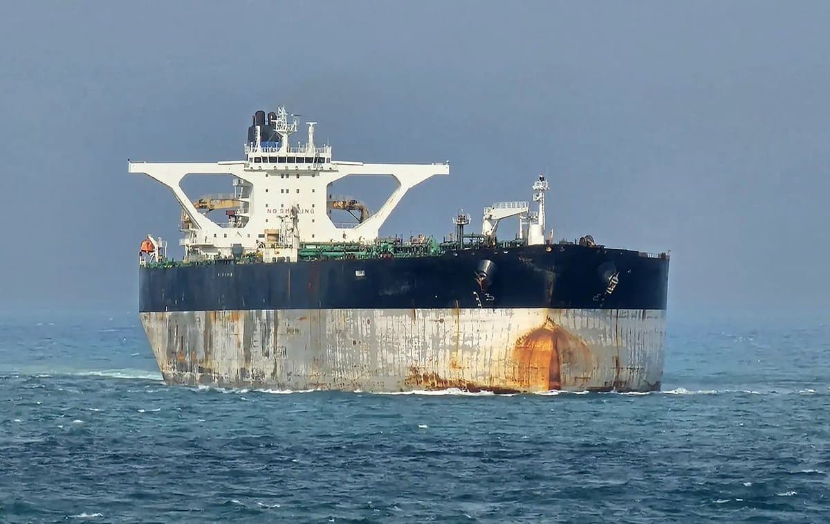 Încă un petrolier din flota din umbră a Rusiei, atacat de Ucraina în Marea Neagră