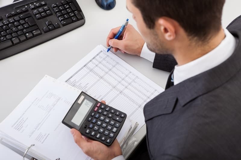 Salarii transparente în România. Angajatorii riscă amenzi de până la 30.000 lei, dar și litigii pe discriminare de remunerație. Studiu de caz