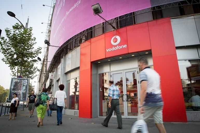Vodafone în România: afaceri în creștere ușoară, pierdere mai mică, mai puțini angajați
