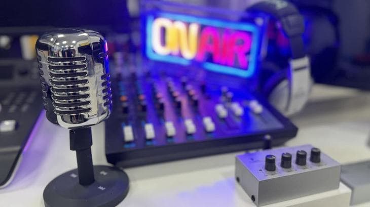 Radio Braşov, post de radio controlat de familia liberalului Aristotel Căncescu, scos la vânzare