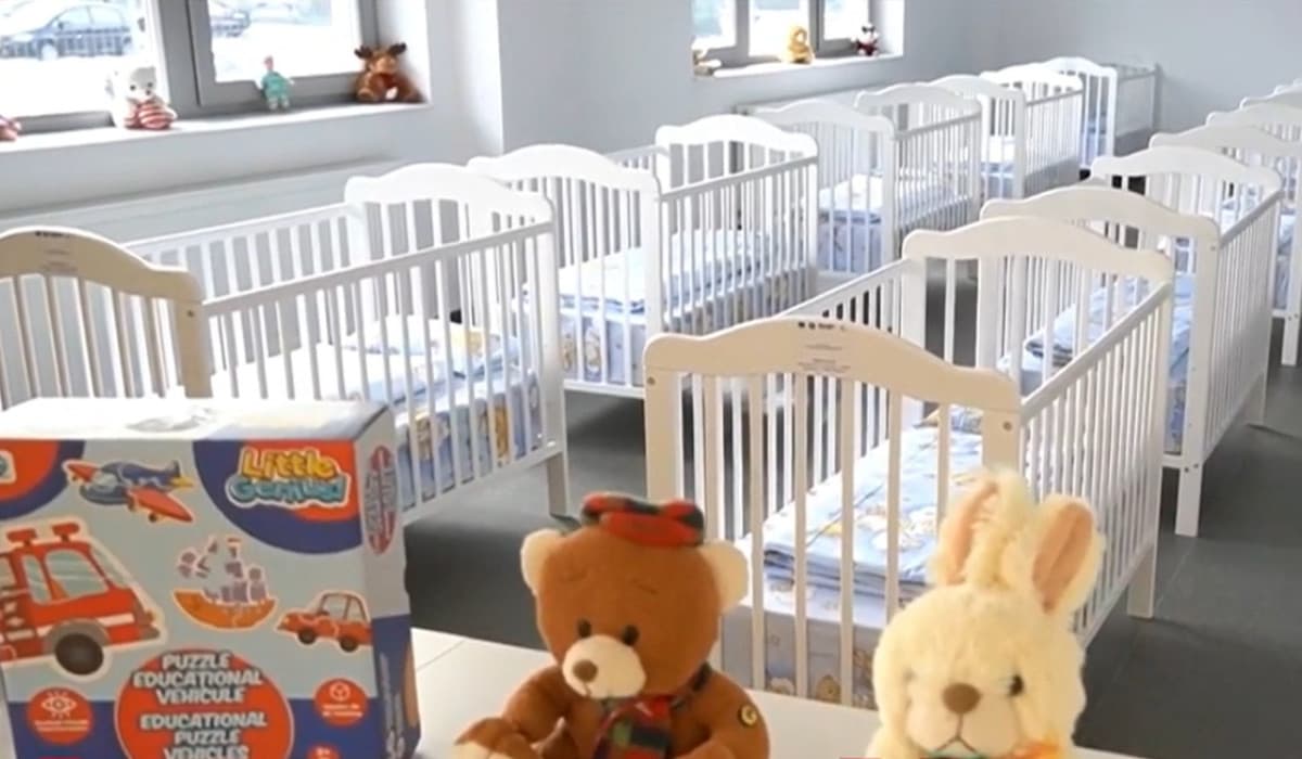 Opt copii de la o creşă din Botoşani, ajunşi de urgenţă la spital cu febră şi vărsături. Ipoteza DSP