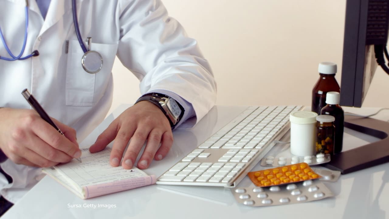"Mai întâi îl întreb pe ChatGPT, apoi merg la medic". Riscul suplimentelor luate "după ureche"