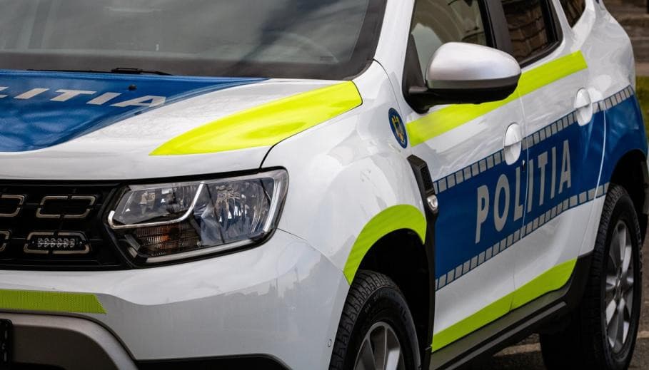 Calvarul fetiţei de 9 ani din Cluj. Era trezită la 5 dimineaţa să facă mâncare şi să le calce hainele