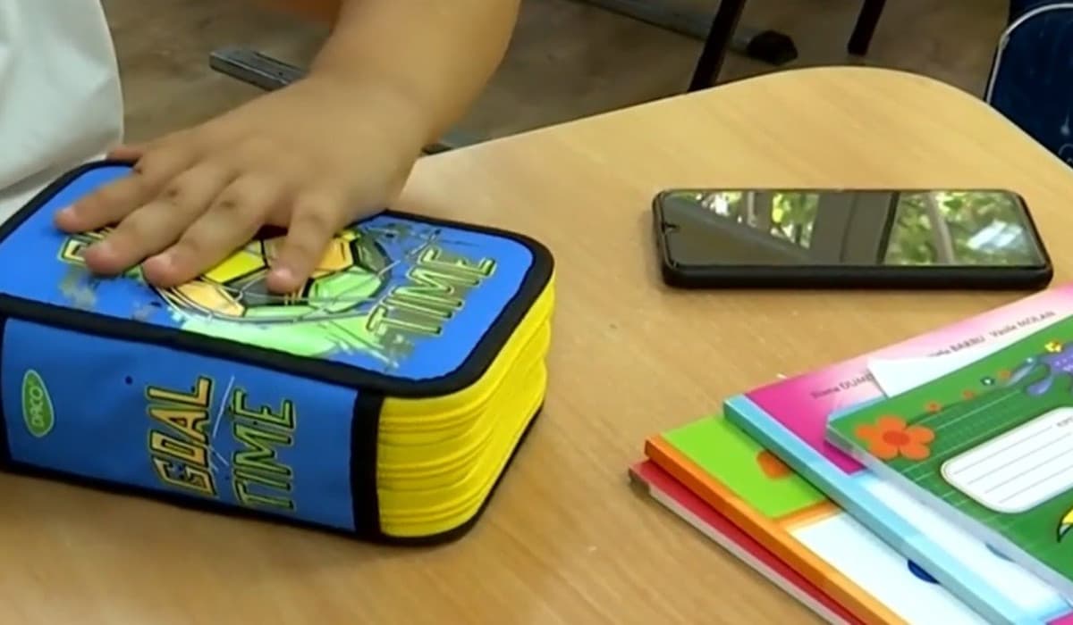 Durerile de spate nu mai ţin cont de vârstă. 8 din 10 elevi nu stau drepţi în bancă sau la birou