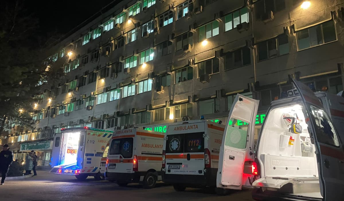 Clipe de panică pe o stradă din Focşani. Trei copii şi un adult, la spital din cauza unui accident rutier