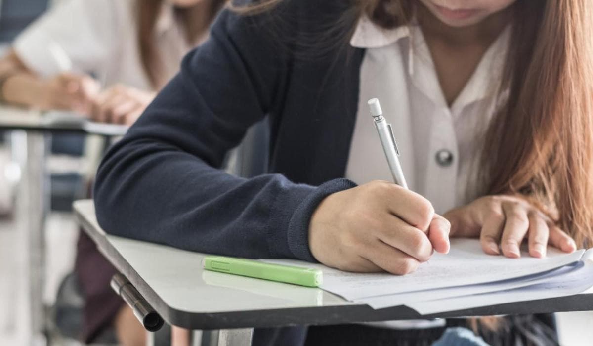 Scandal la o şcoală din Tulcea. Profesor de matematică, acuzat că îşi ţine orele cu ChatGPT