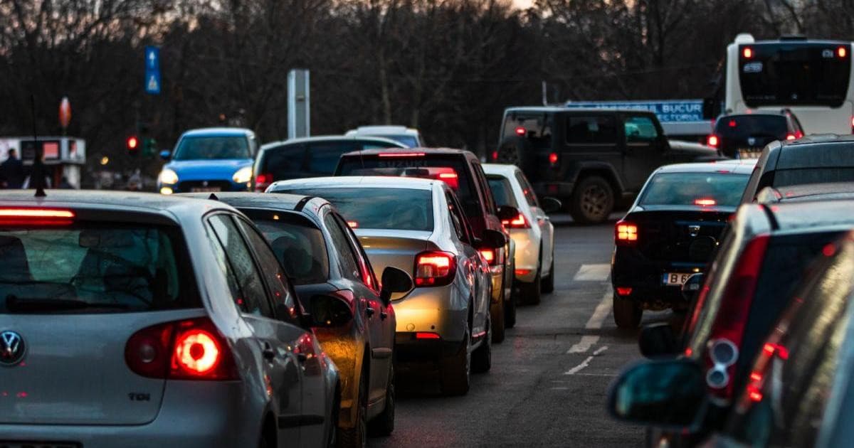 6 din 10 români au încălcat regulile de circulaţie. Şoferii vor reguli mai dure în trafic