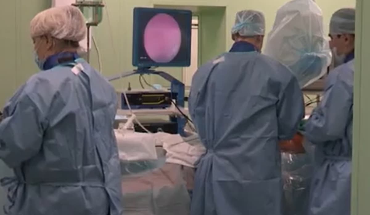 O fetiţă de aproape 2 ani a murit în ambulanţă. I s-ar fi făcut rău acasă şi mama plecase cu ea spre medic