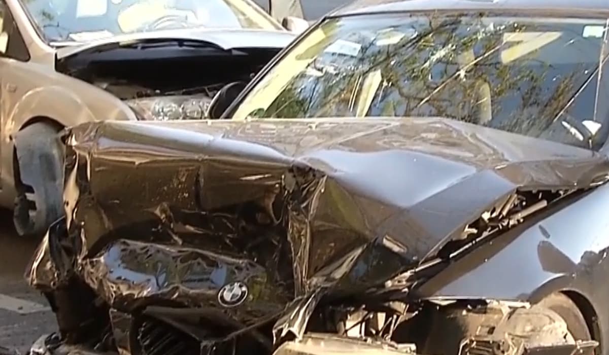 Accident pe Iuliu Maniu, în București: un șofer a pierdut controlul maşinii, două persoane au ajuns la spital