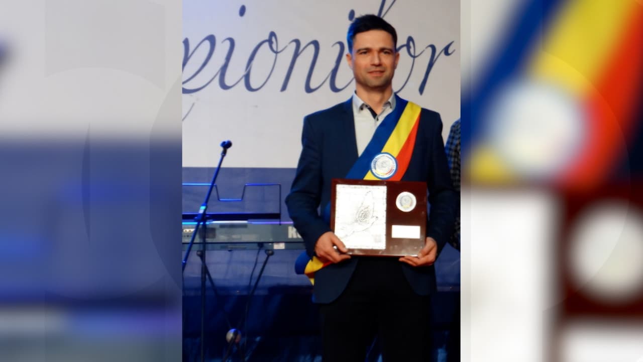 Profesor din Bacău, arestat pentru viol. A ademenit o elevă la el acasă spunându-i că o ajută pentru examene