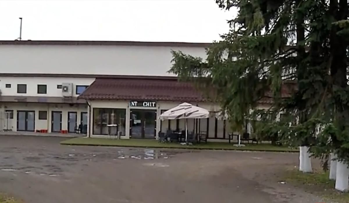 "Până la spital le-a trecut". Reacţia patronului după ce zeci de oameni s-au intoxicat la restaurantul lui