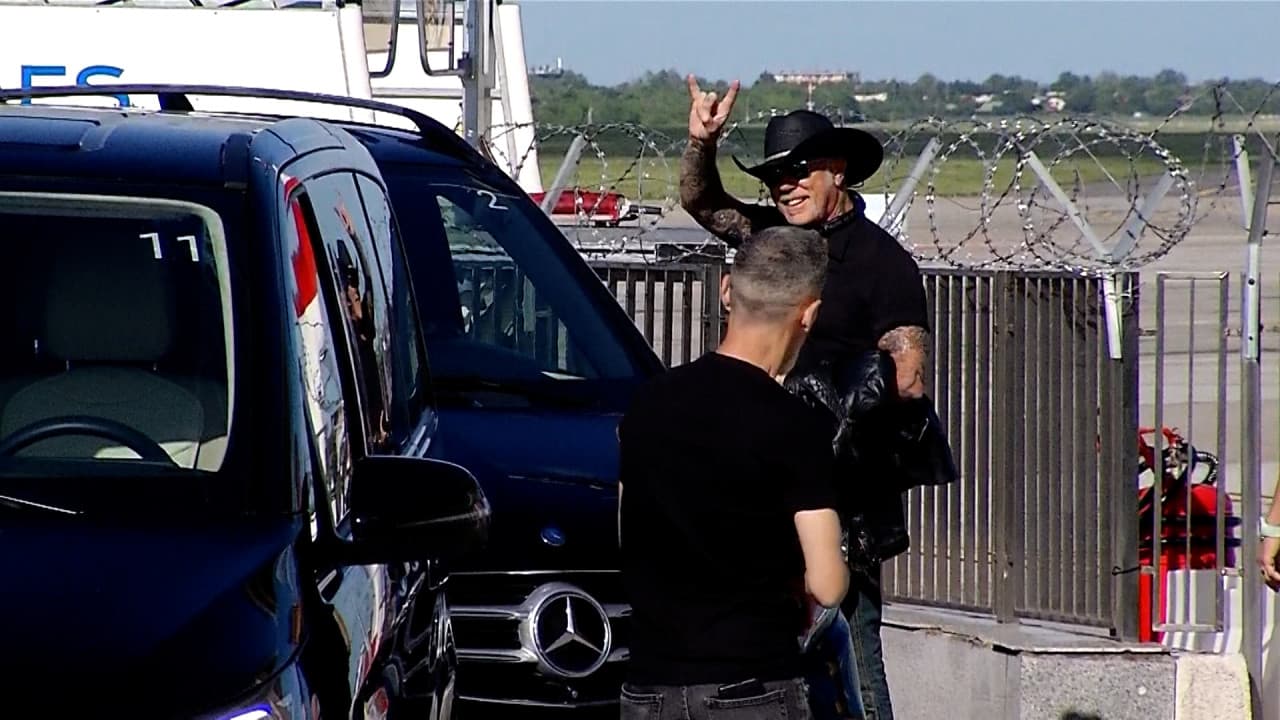 Hetfield şi Lars Ulrich au vizitat Centrul Vechi, înainte de concertul Metallica. "Au mâncat ouă umplute"