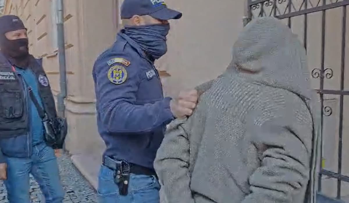 Fată de 17 ani din Timișoara, obligată de iubit să se drogheze și să se prostitueze. A fost abandonată pe câmp