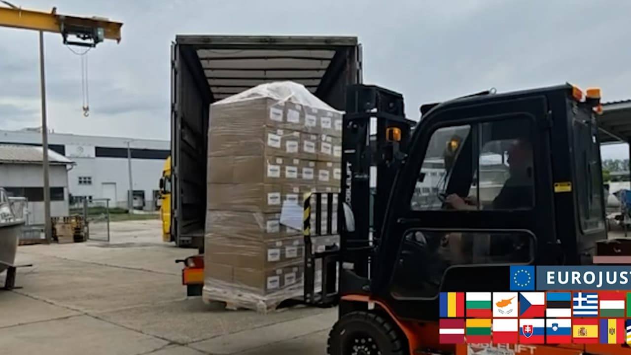 Bolnavi înşelaţi cu "medicamente minune", vândute pe net. Reţeaua a făcut 100 mil. € din disperarea oamenilor