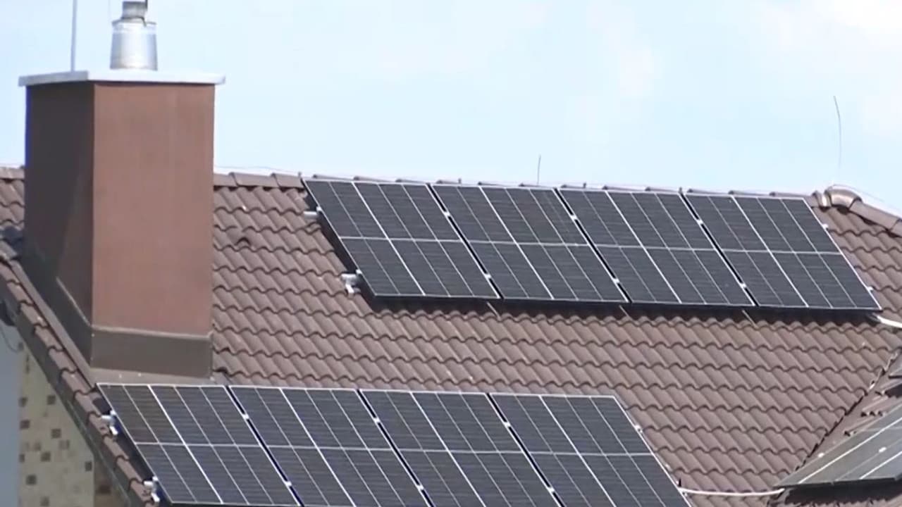 Comuna din România care oferă gratuit panouri fotovoltaice. Ce condiții trebuie îndeplinite