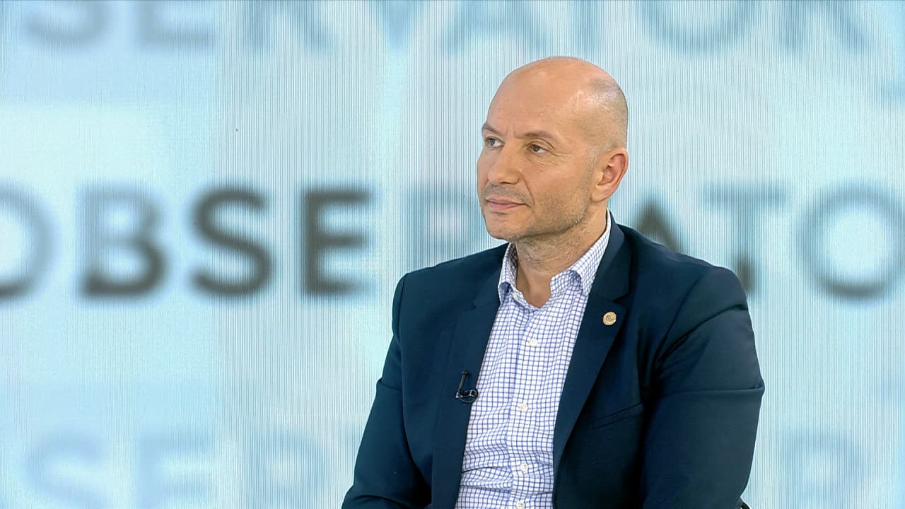 Ce se întâmplă cu corpul când stăm 8 ore pe scaun, la birou. Recomandările unui medic ortoped