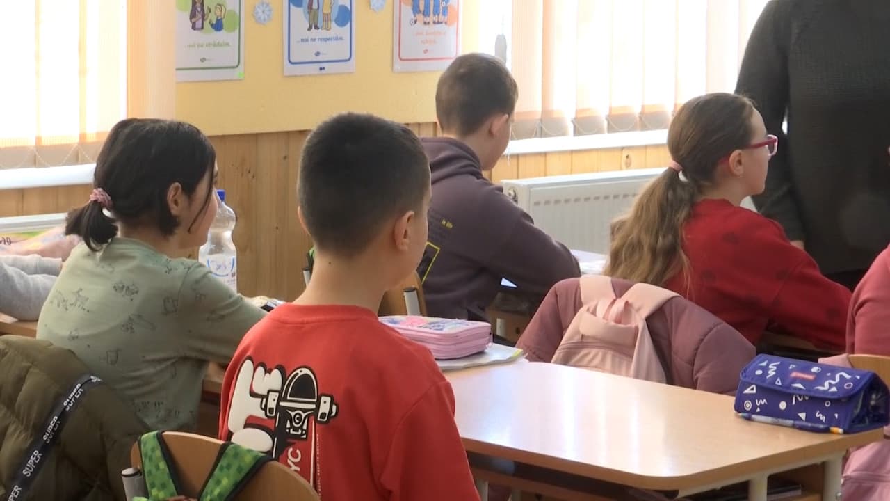 Ce riscă elevii care îşi fac temele cu AI? Noua tendinţă care îngrijorează părinţii
