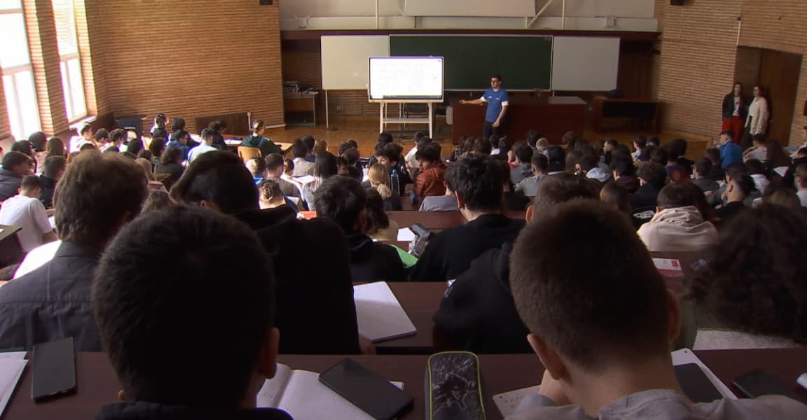 Generaţia care riscă să devină "o bombă socială". România are cei mai mulţi tineri NEET din Europa