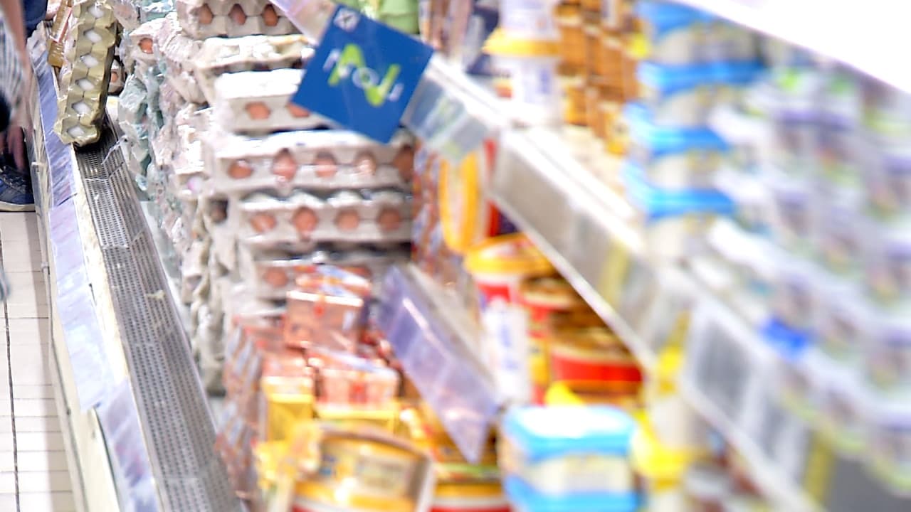 Produsele de bază s-ar putea scumpi cu 10% de la 1 iulie, dacă deputaţii nu votează prelungirea plafonării