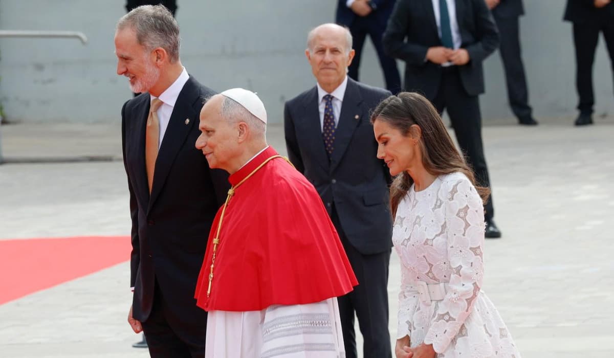 Papa Leon: "Pedofilia în Biserică e încă o rană deschisă". Suveranul Ponftif începe vizita istorică în Spania