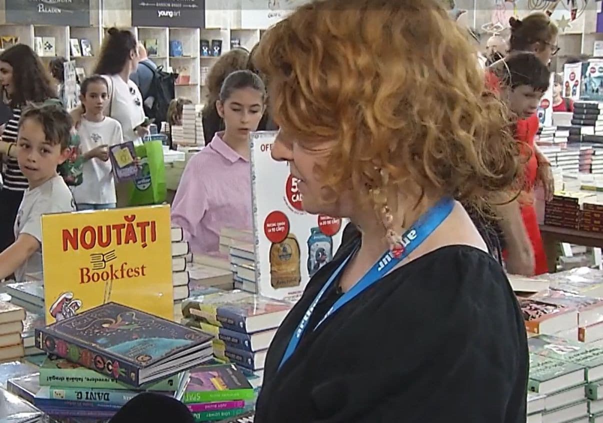 Românii citesc mai puțin, dar cumpără mai mult. Cărțile care au dus piața la peste 120 de milioane de euro