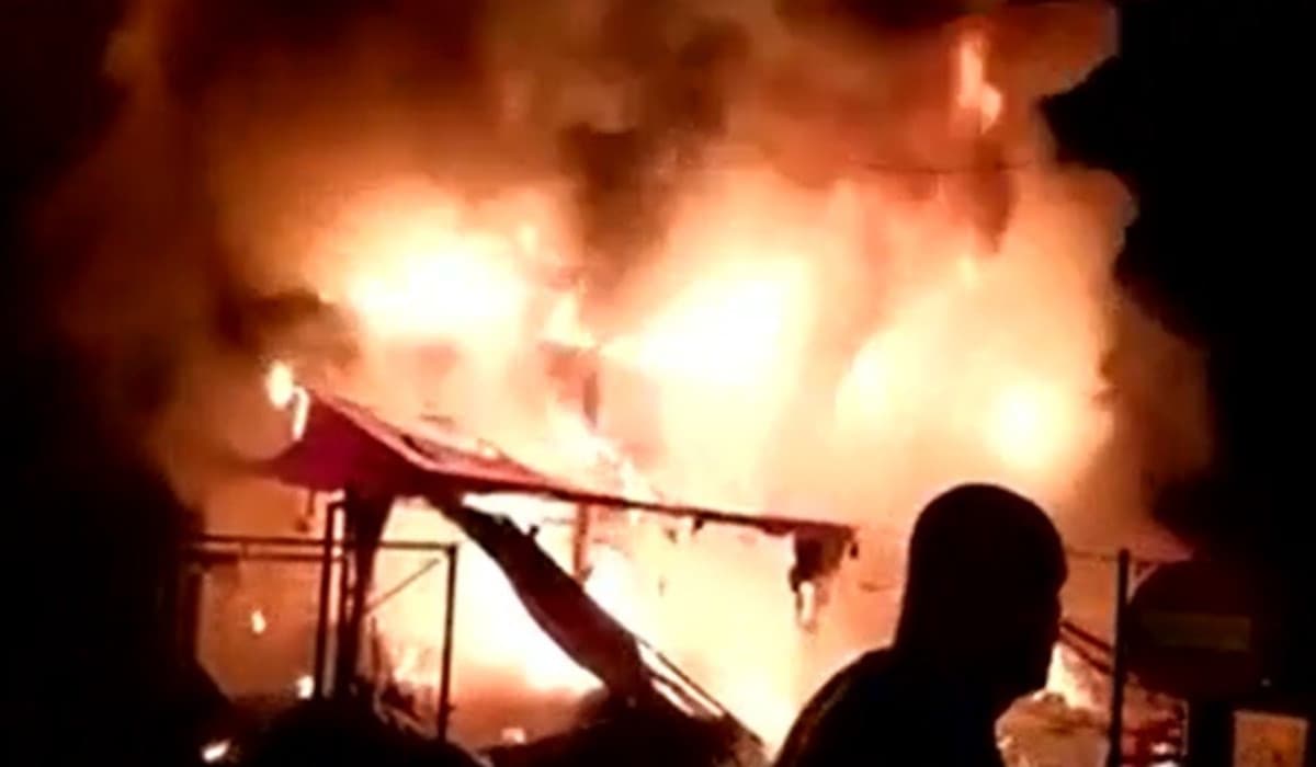 Incendiu de proporții la o hală cu legume și fructe în Pitești