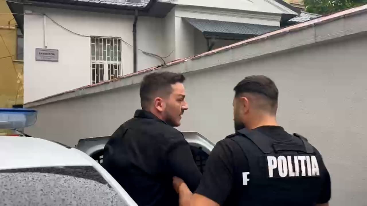 Tiktokerul Makaveli, reținut pentru 24 de ore. A fost dus la Parchet pentru audieri