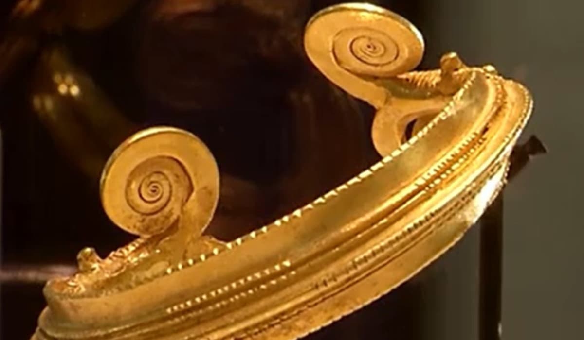 Povestea de film a celor 3 brăţări de patrimoniu expuse în Capitală. Ar fi fost scoase din ţară de un deputat