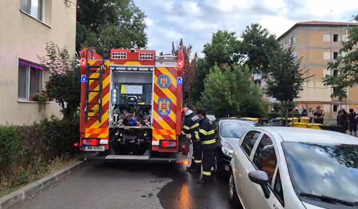 O trotinetă pusă la încărcat ar fi provocat explozia în blocul din Timişoara. Locatarii, evacuaţi de urgenţă