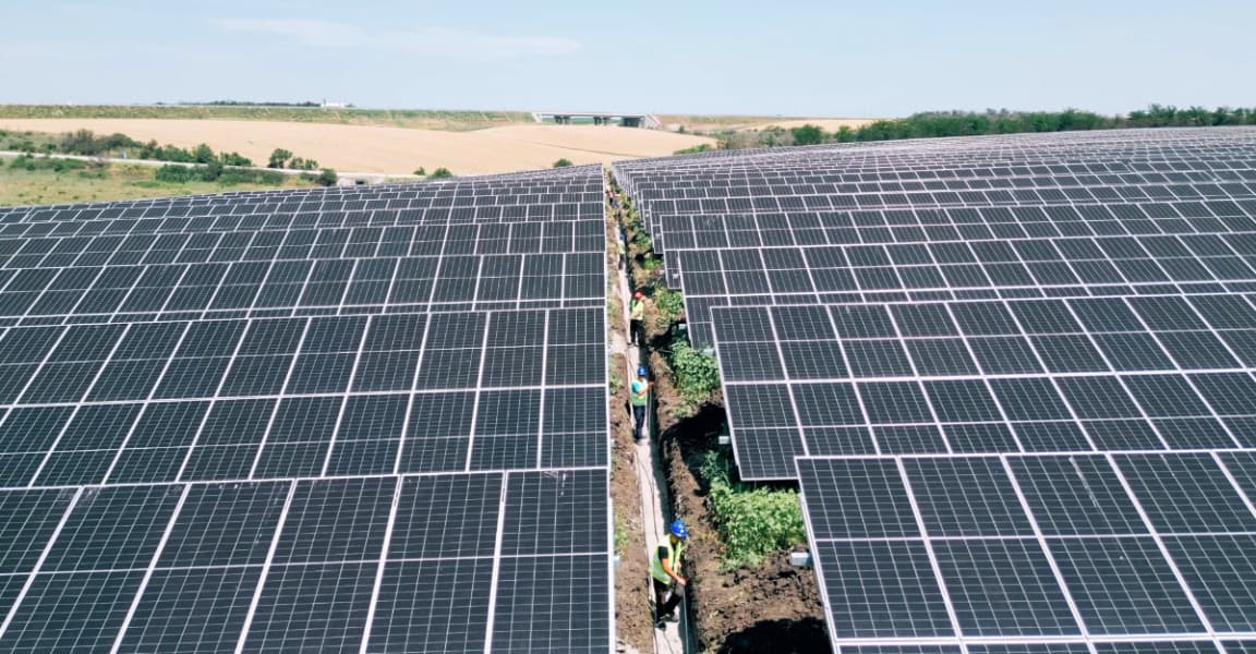 Energia solară produsă în România, exportată cu 74 lei/MWh şi importată seara cu 1.500 lei/MWh