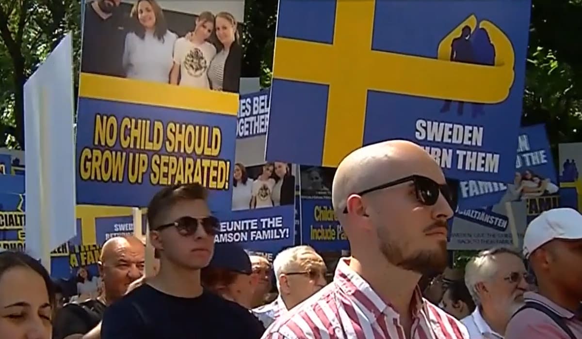 Cazul Bodnariu se repetă: Familia Samson luptă de 3 ani să-şi recupereze fetiţele. Protest la Ambasada Suediei