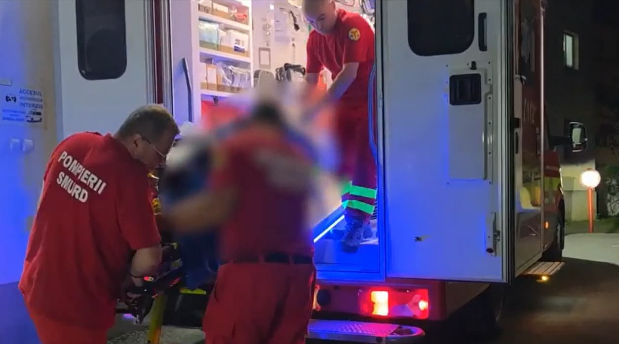Adolescent de 17 ani, în stare critică după ce s-a înecat într-un iaz în Botoşani. Un localnic l-a scos la mal