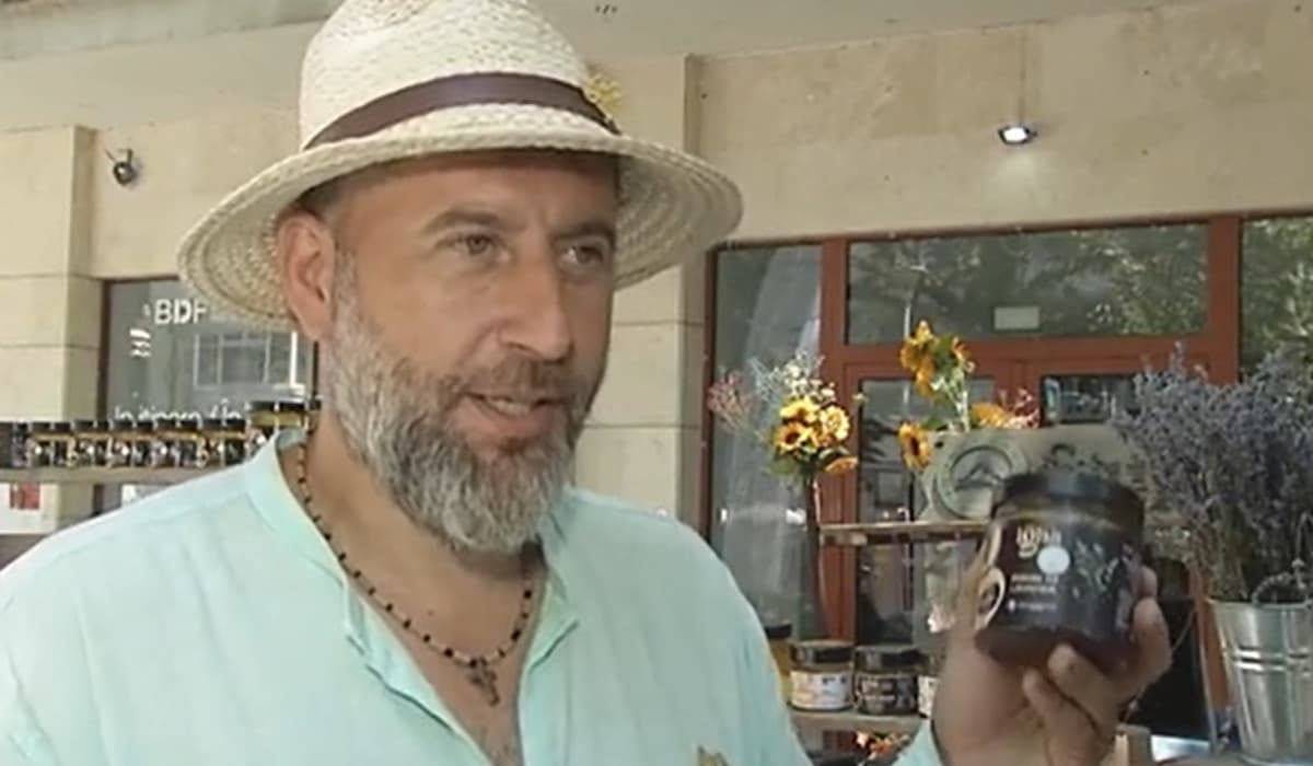 Planta care se cultivă tot mai des la noi. Mierea ei se vinde cu 35 de lei borcanul