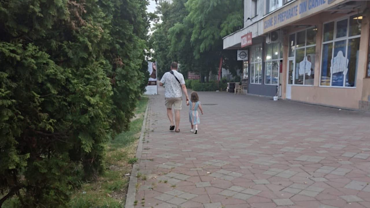 Pedeapsa primită de un tată din Iaşi care şi-a lăsat fetiţa în maşină, în plin soare, la peste 50 de grade