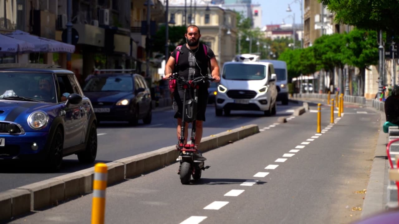 Cine va mai putea închiria trotinete electrice în Bucureşti şi unde va circula. Regulile se schimbă radical
