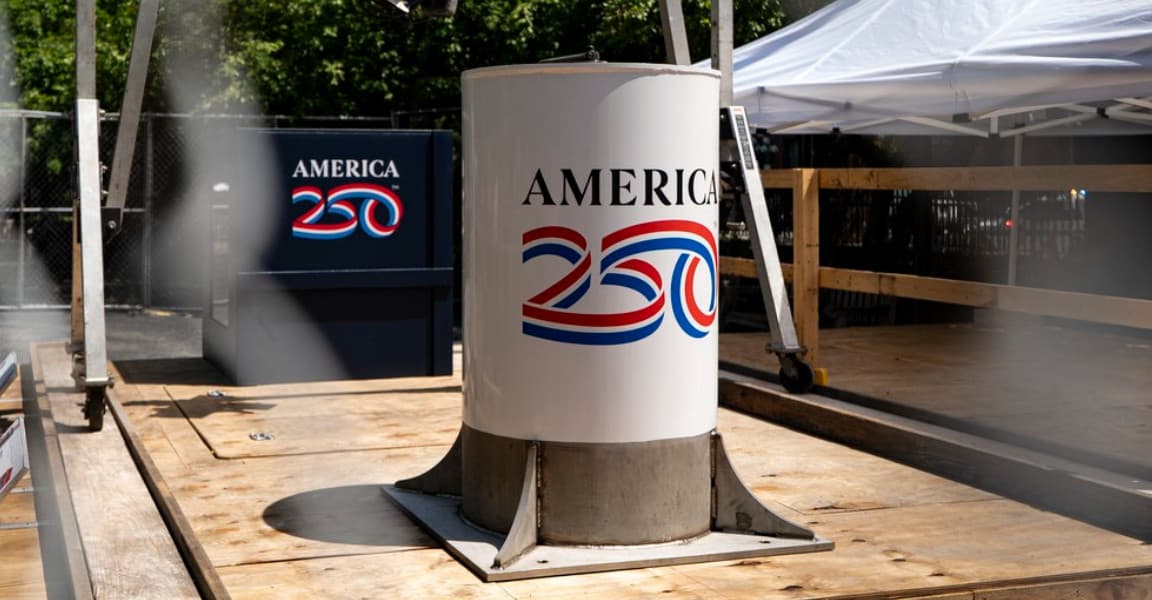 Americanii au îngropat o capsulă a timpului de Ziua Independenţei. Va fi deschisă abia în 2276