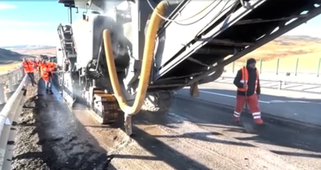 Noi probleme pe lotul de autostradă pentru care am plătit 90 milioane de euro. Şoseaua s-a surpat din nou