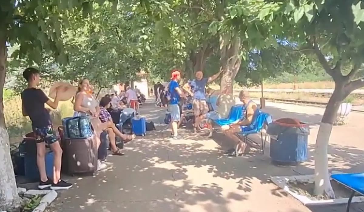 Sute de călători, blocați în gară după ce o șină s-a rupt pe ruta Constanța - Mangalia