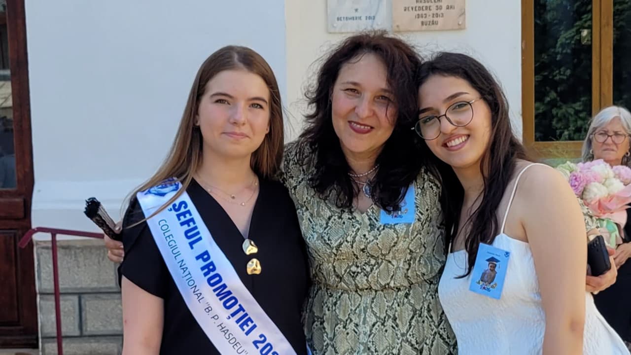 Liceul cu 5 elevi de 10 la Evaluarea Naţională din aceeaşi clasă. Diriginta lor, Gabriela Şerbu