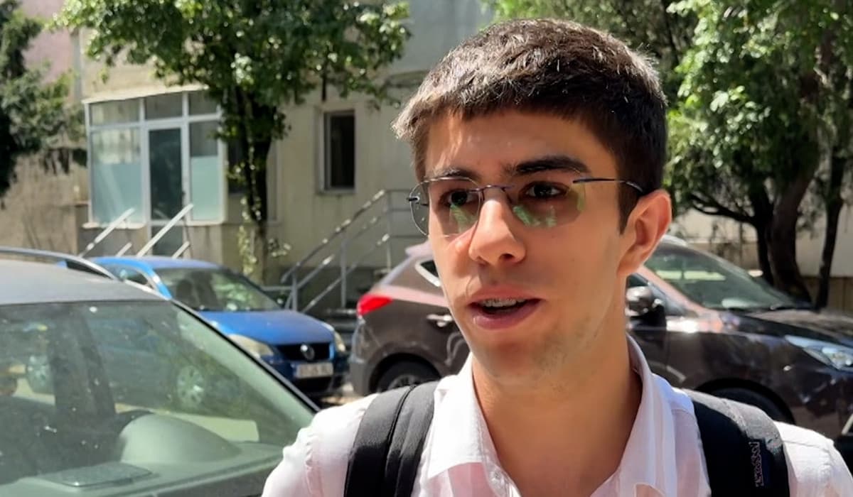 Reacţia unui elev când şi-a aflat notele la Bacalaureat: "La română am luat 8 şi vreau să depun contestaţie"