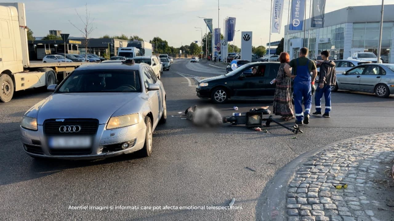 Un bărbat de 72 de ani pe trotinetă electrică, lovit de o mașină. Şofer: Mi-a intrat soarele în ochi