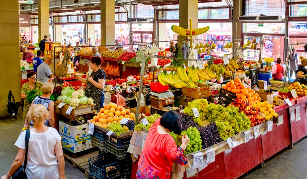Fructul care se dă aproape gratis, direct de la producători. În marile oraşe, preţurile cresc