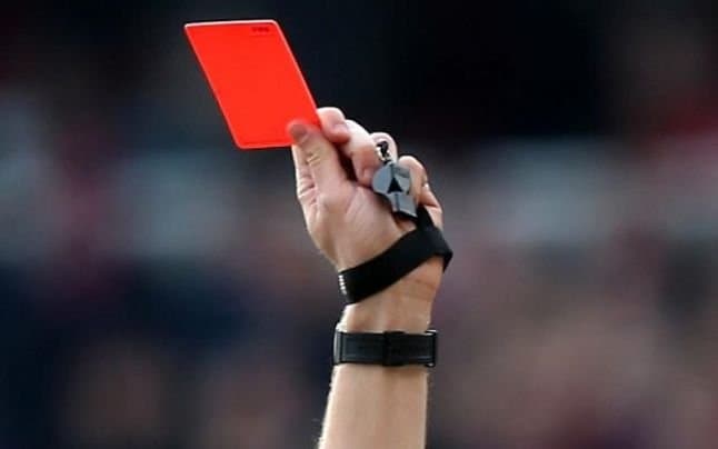 UEFA nu urmează exemplul FIFA: Nu se acordă cartonaş roşu jucătorilor care îşi acoperă gura